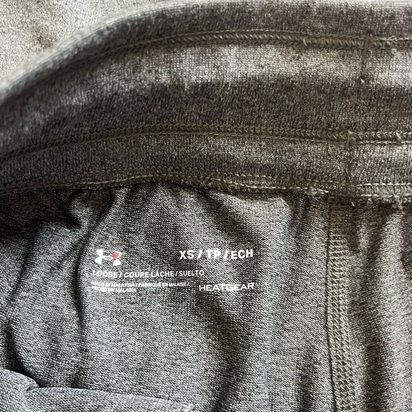 Under Armour Gray Loose Fit Joggers Size XS New with Tags - Picture 4 of 8